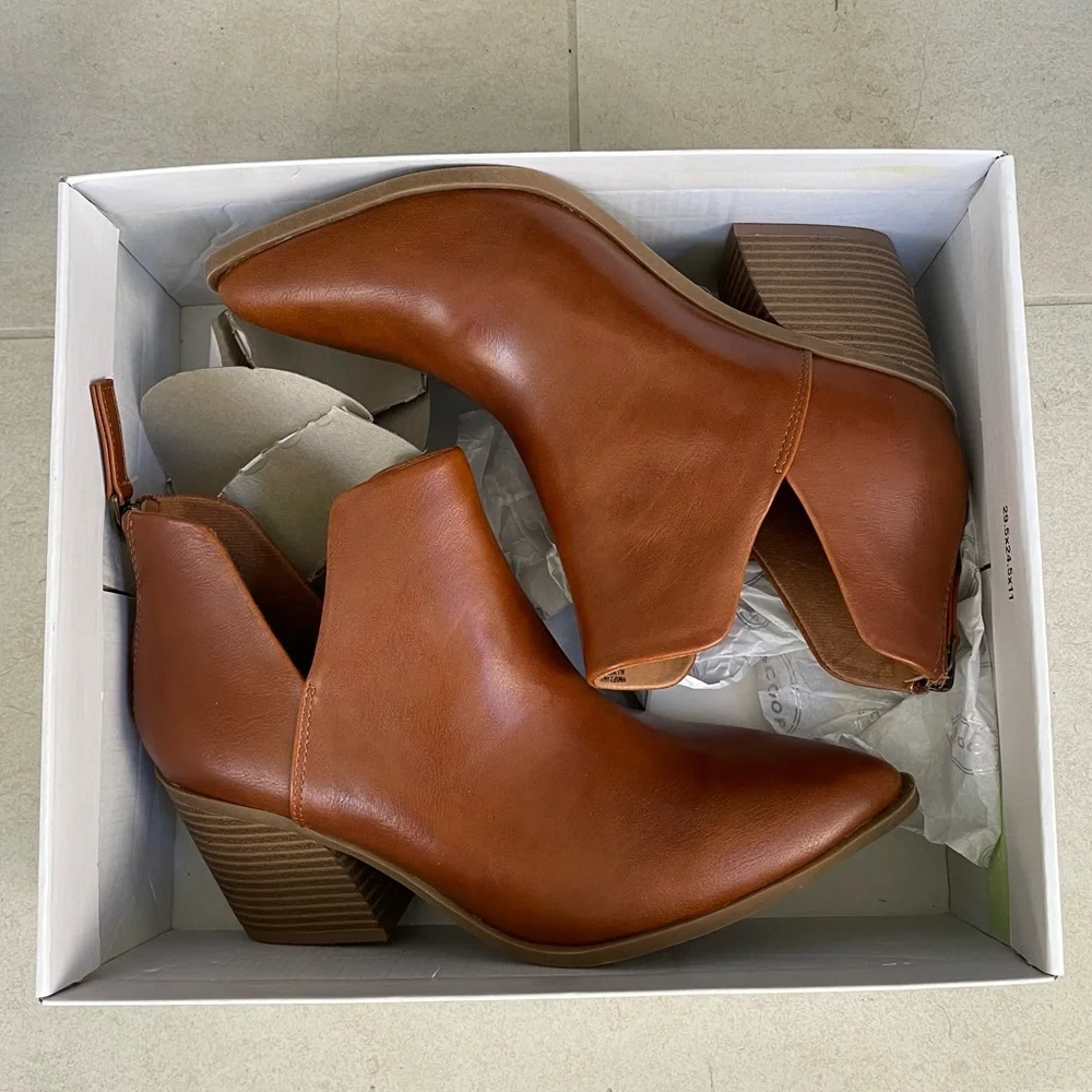 Scoop Heeled Booties in Cognac Color Size 7.5 - NEW WITH BOX - Picture 1 of 10